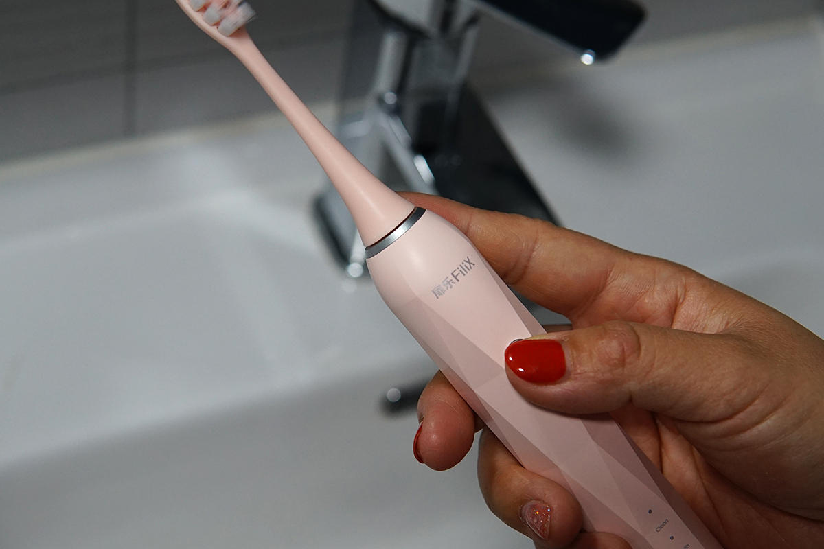 刷牙竟也有这么多学问，简评不伤牙的扉乐电动牙刷