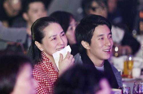 林凤娇为何能从一众美人中脱颖而出，稳坐“大嫂”位置？