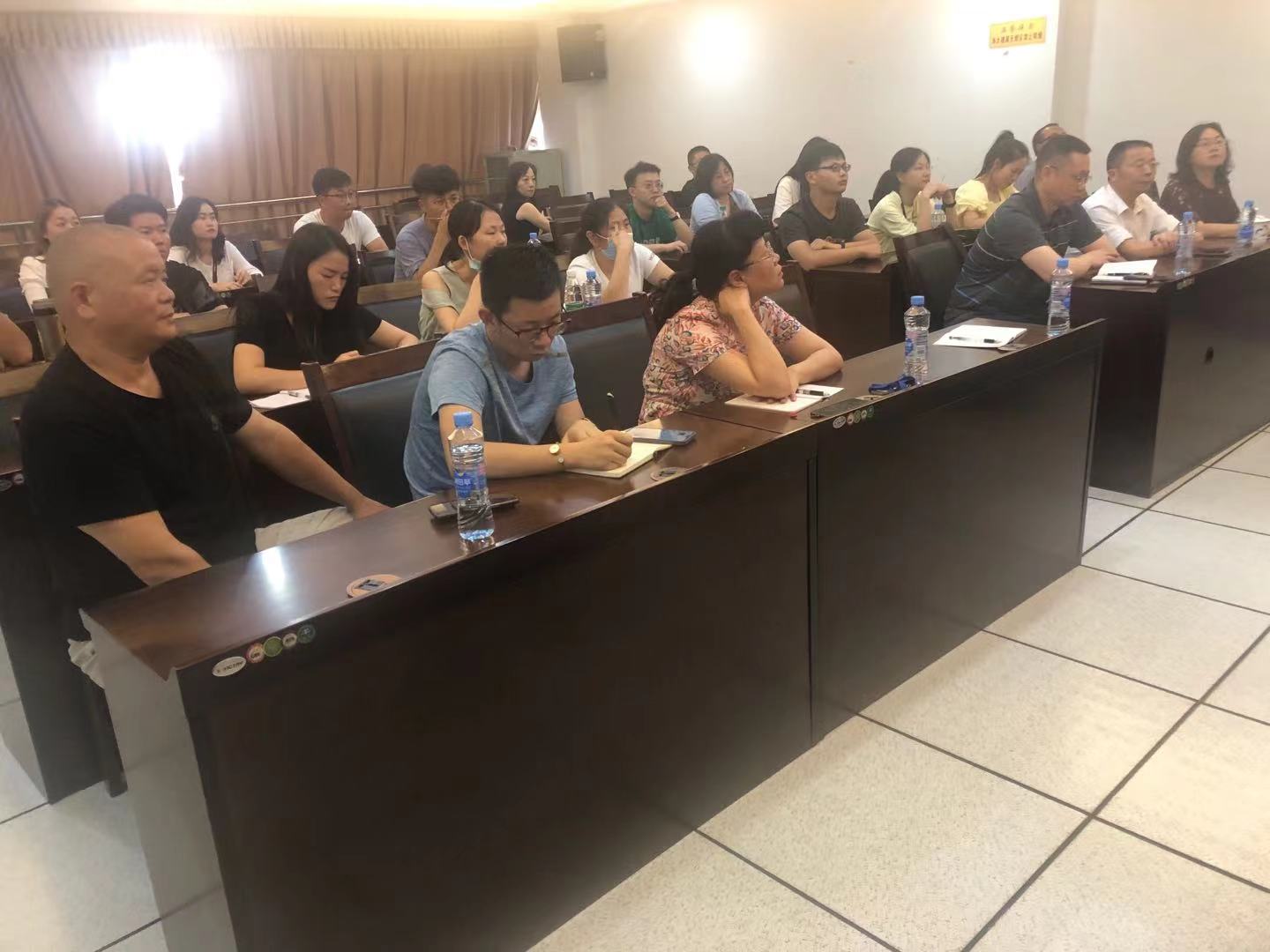 江西建工举办摄影讲座