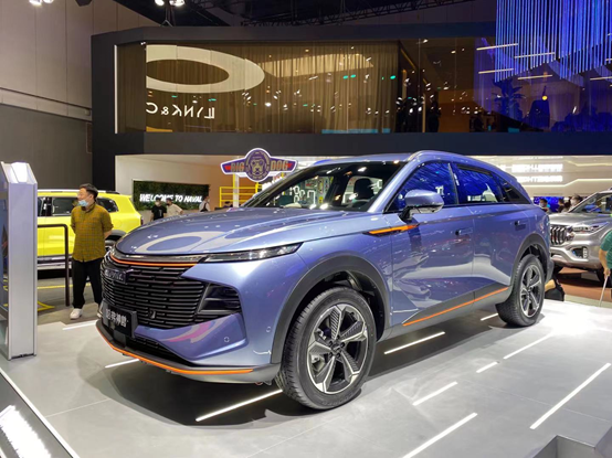 实拍哈弗神兽 ，造型比车名犀利，满油续航1000km