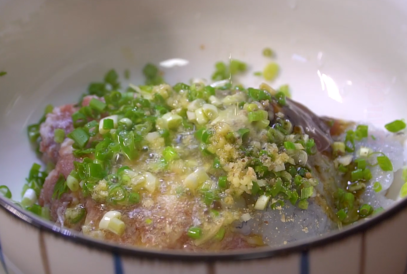 Teach you to make spring rolls at home, without frying, clean and nutritious, detailed instructions, better than bought