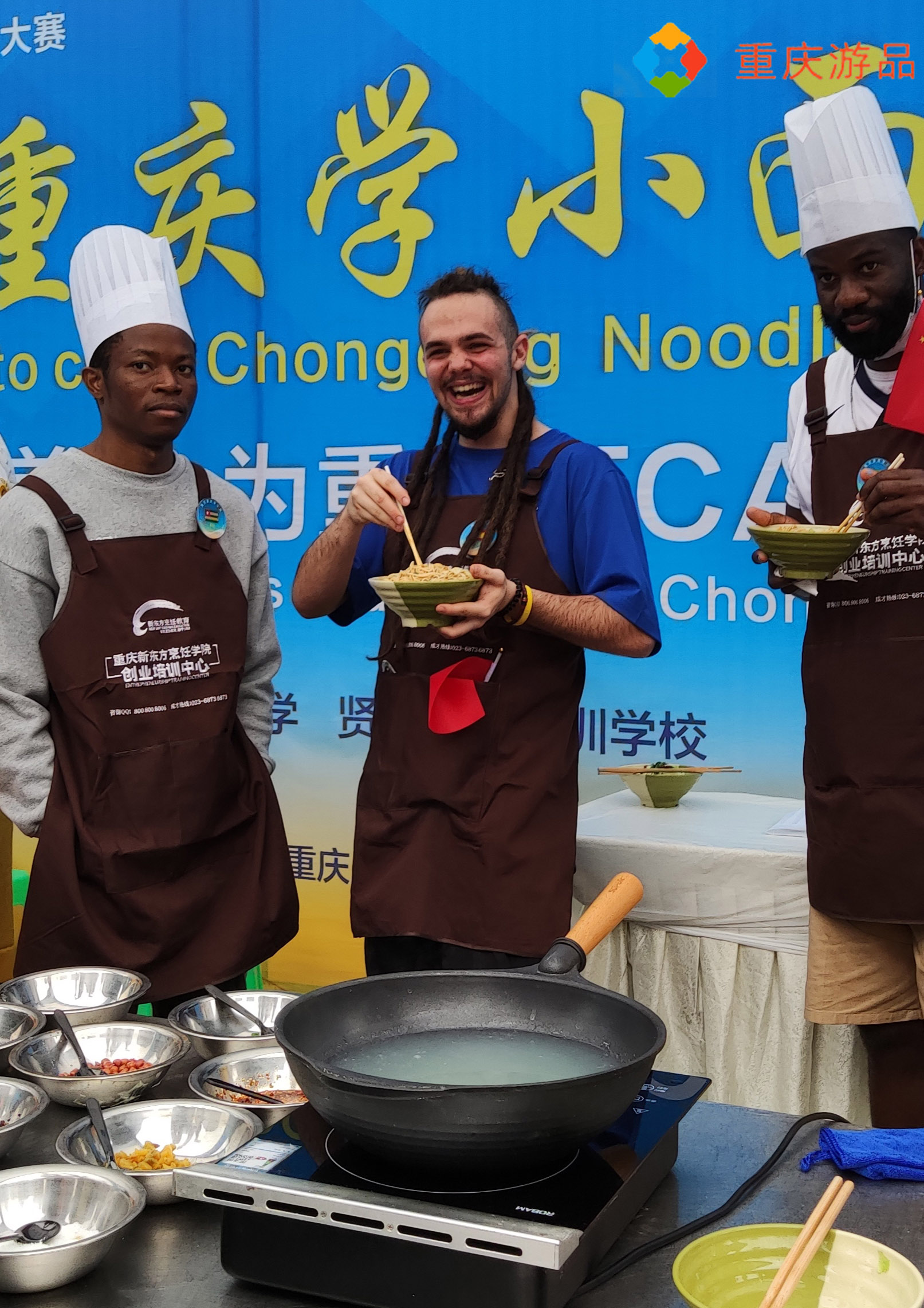 重庆小面再次摆擂PK，983名选手报名参赛，“满汉全席”大饱眼福