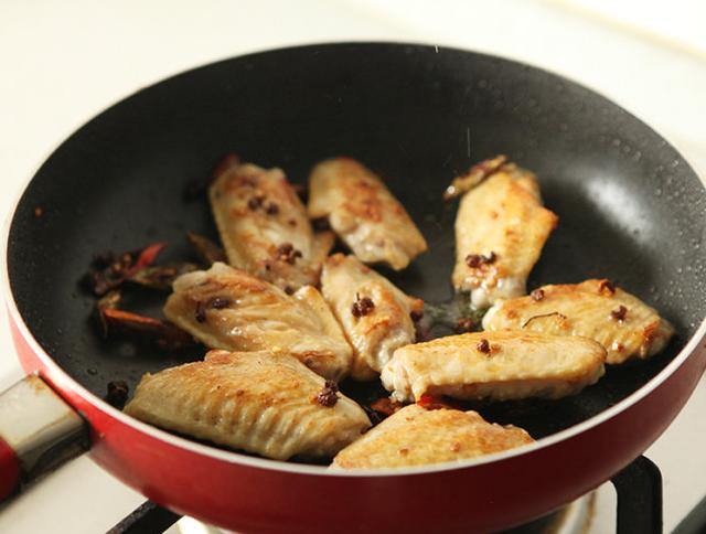 图片[7]-香辣鸡翅的做法步骤图 鸡翅最好吃的是香辣味比可乐鸡翅好吃多-起舞食谱网