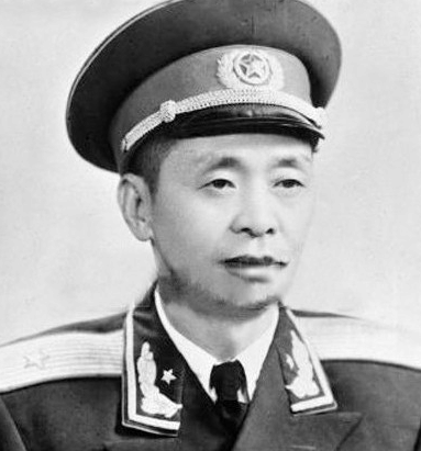 我国唯一的农民将军是谁？他刚授少将就回乡，妻子立遗嘱捐赠遗体