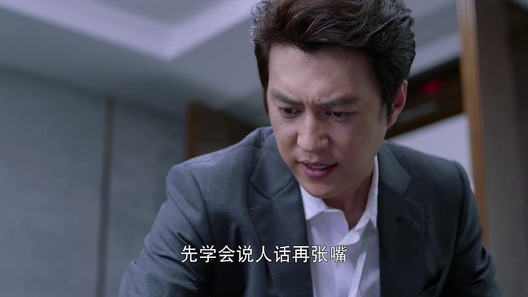 從圈粉無(wú)數(shù)到被罵虛偽，靳東到底做錯(cuò)了什么？