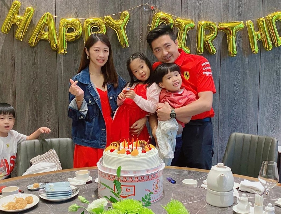 林志颖带娃参加侄子生日派对，双子星调皮可爱，林妈妈和蔼出镜