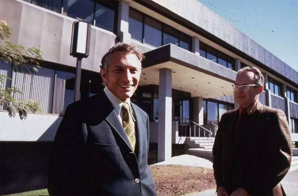 AMD����ʮ���ٴ�ΰ��