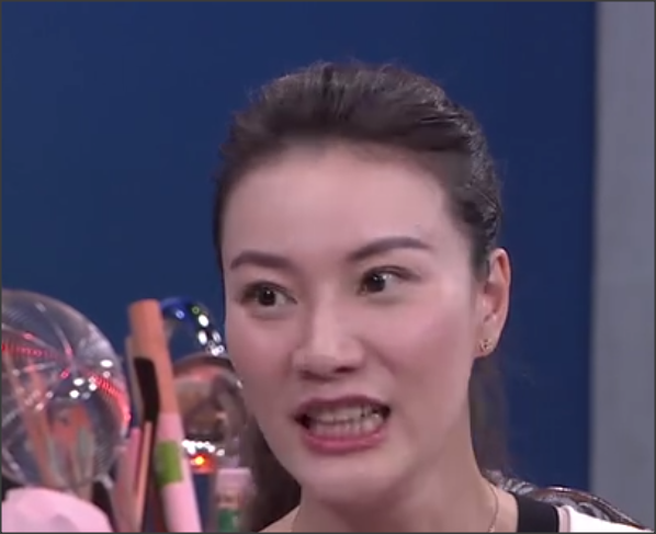 林丹携儿子为太太谢杏芳庆生，惊喜礼物曝光，夫妻恩爱甜蜜合影