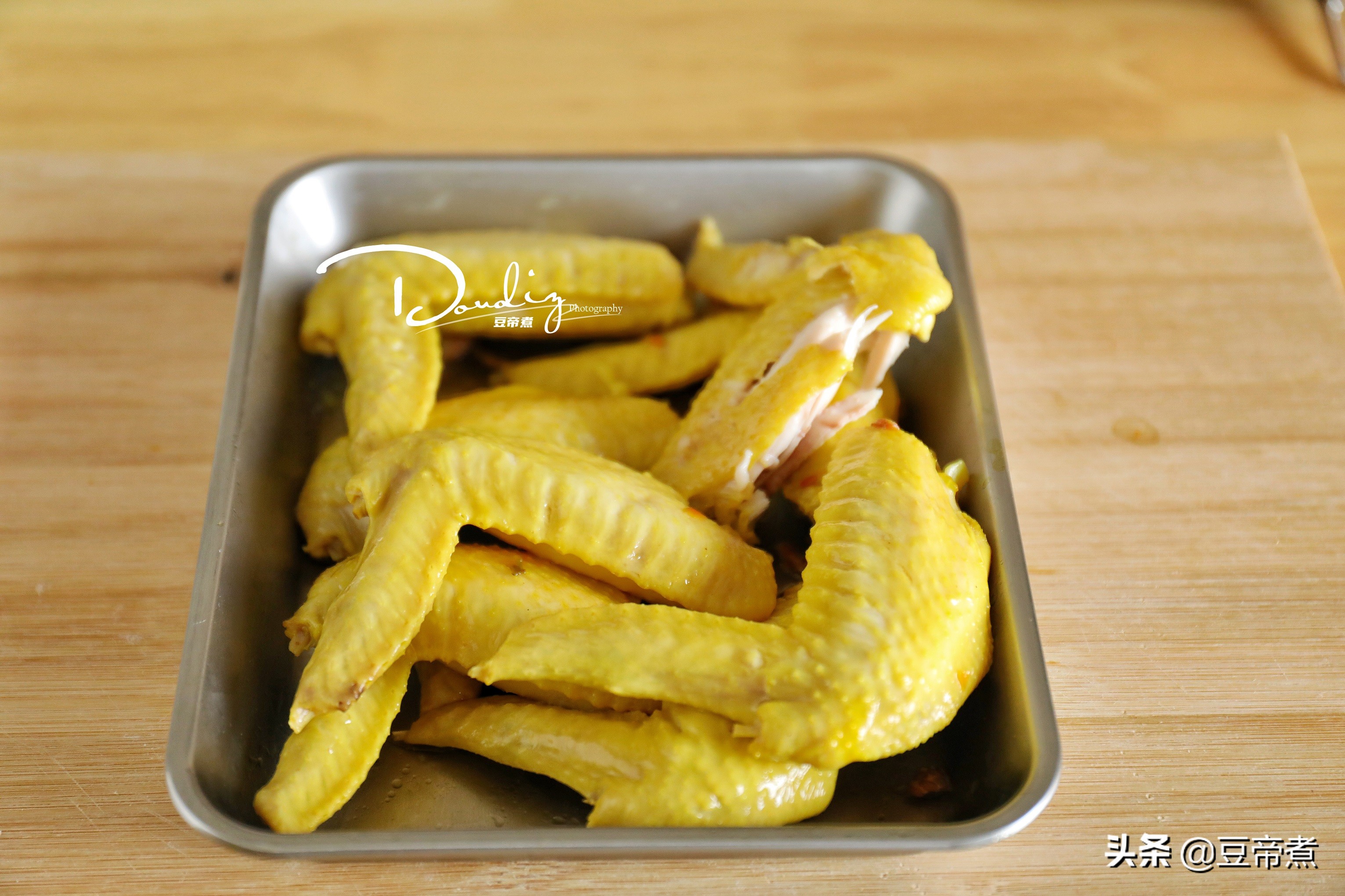 不要再做可乐鸡翅了，试试最近很流行的盐焗鸡翅，味道香口感还好