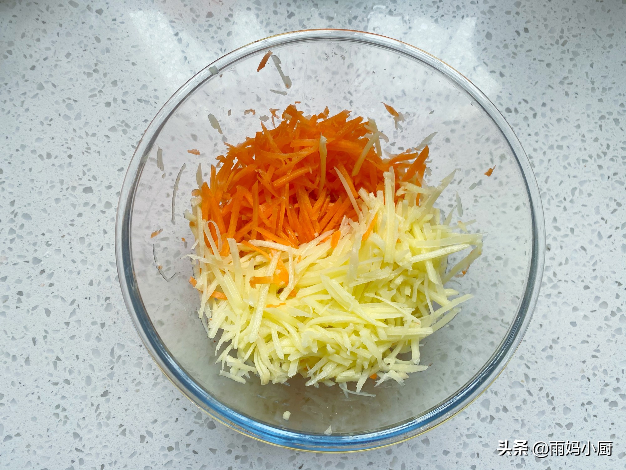 10分鐘快手窩蛋餅，金黃誘人又美味，用來當早餐營養加倍