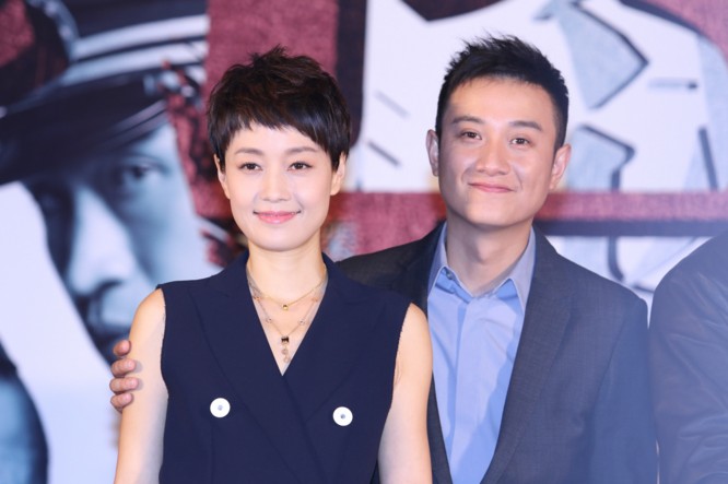 文章新恋情曝光!开百万豪车带女方出街,当众