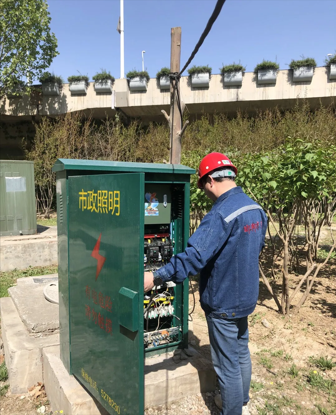 邯郸强化大风天气市政照明设施巡查抢修工作