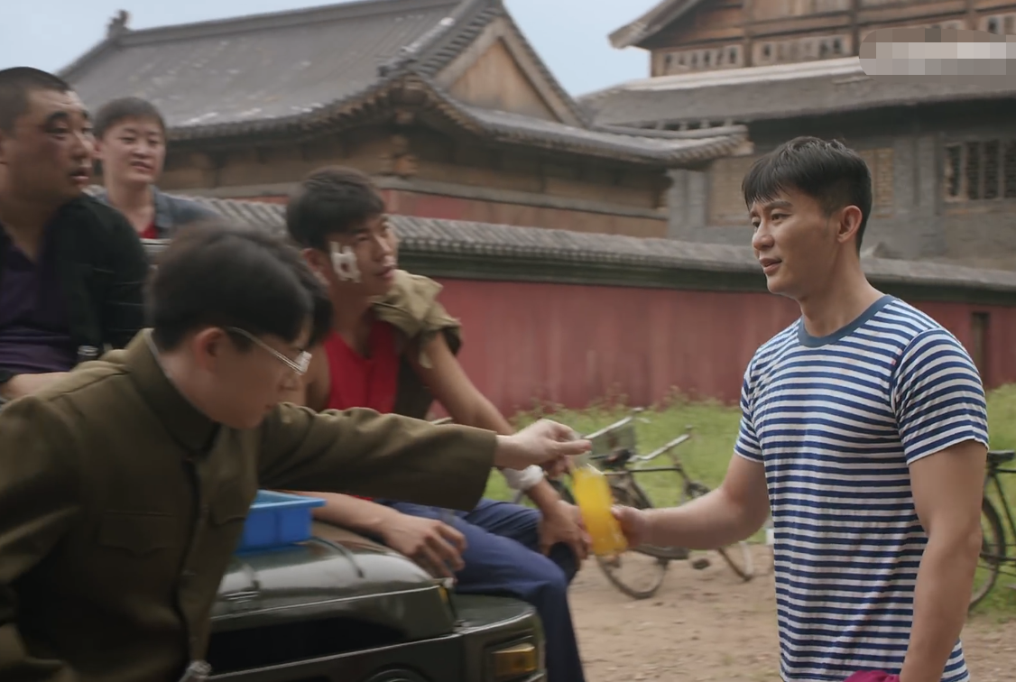 40+男星搭档年轻女星演戏：李晨勉强能看，陆毅