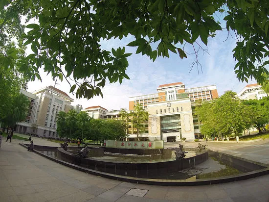 嫌恐怖片不够刺激，读这几个高校的灵异事件试