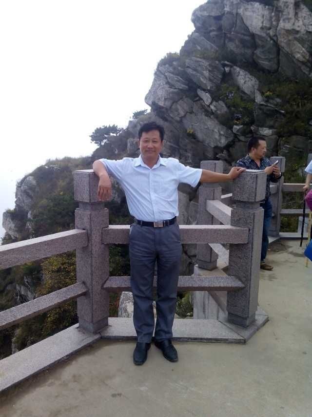 当代书法家屈明贵一一力透纸背 德艺双馨