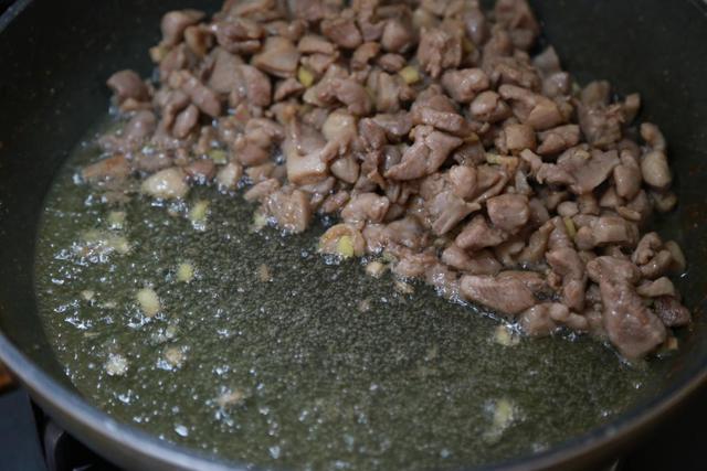 It is better to eat beef in autumn. It is cheaper than mutton and more nutritious than pork. Appetizer and meal