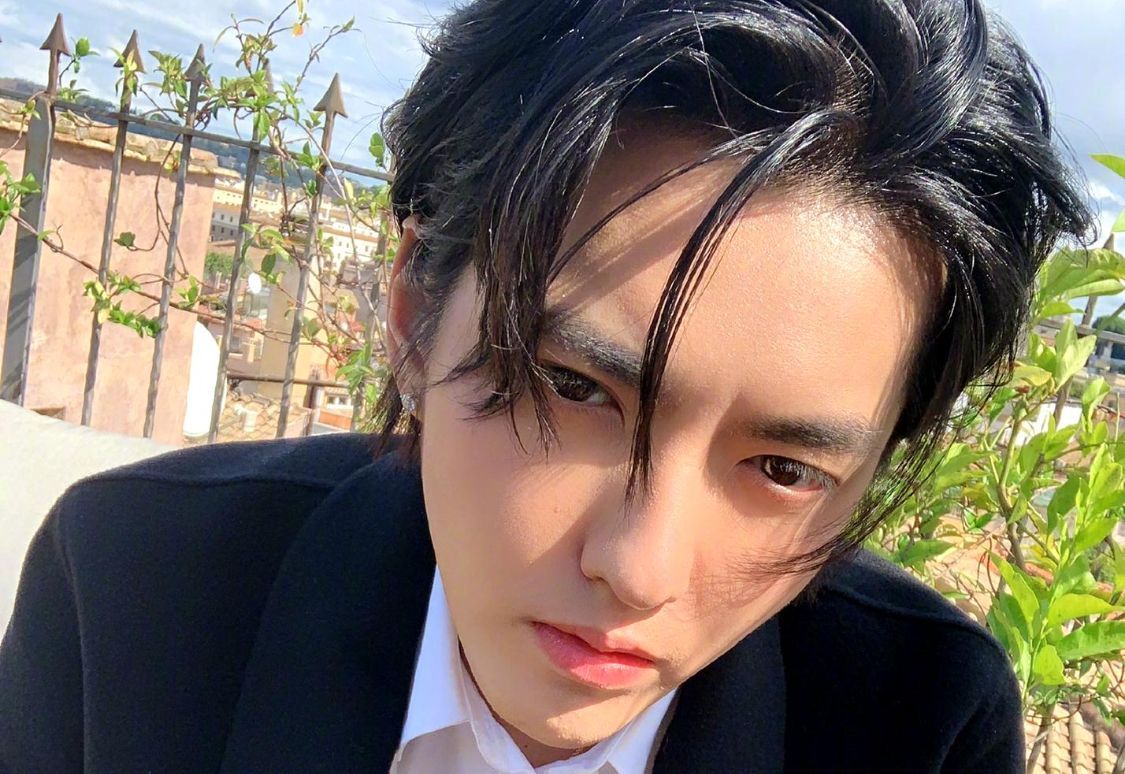 吴亦凡居住地被改成看守所，全平台账号被封禁，还波及半个娱乐圈