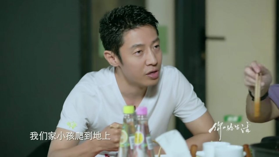 撒贝宁综艺倒苦水，与妻子李白育儿有分歧：她放任娃舔地面啃拖鞋