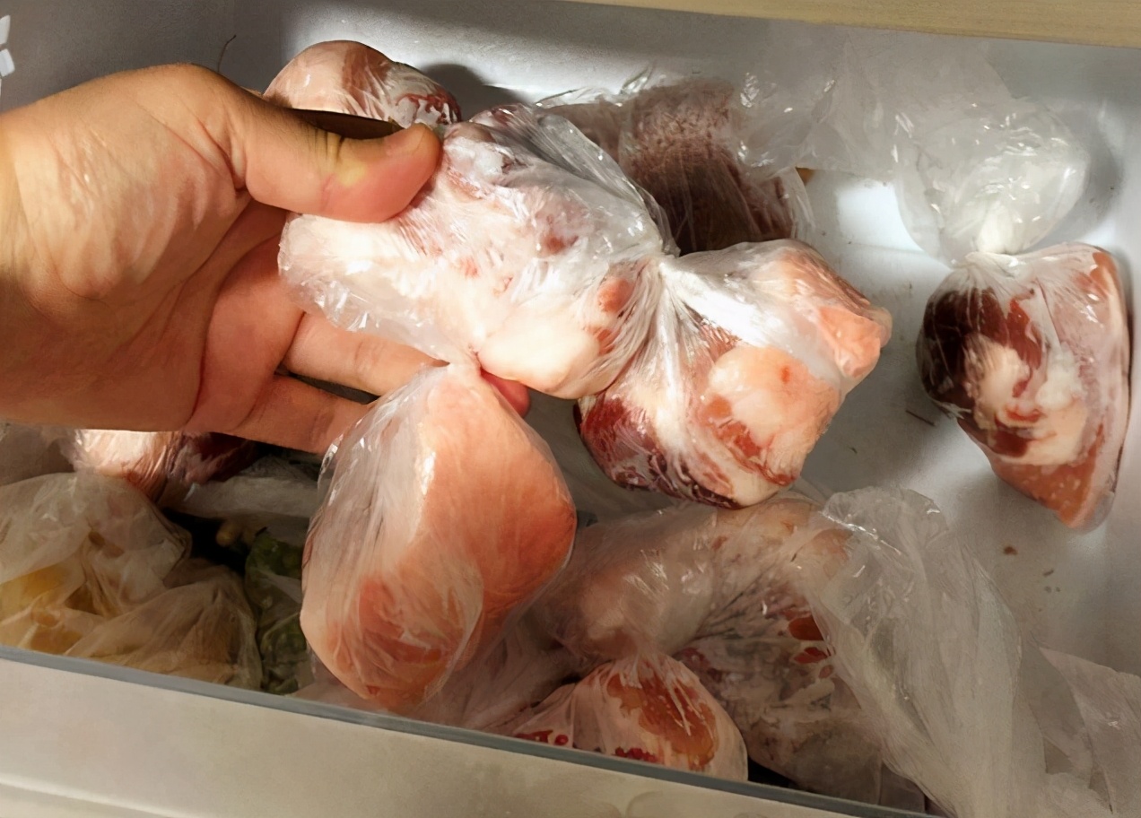 無論解凍什麼肉，都不要用水泡！ 教您一招，肉快速解凍，軟嫩不柴