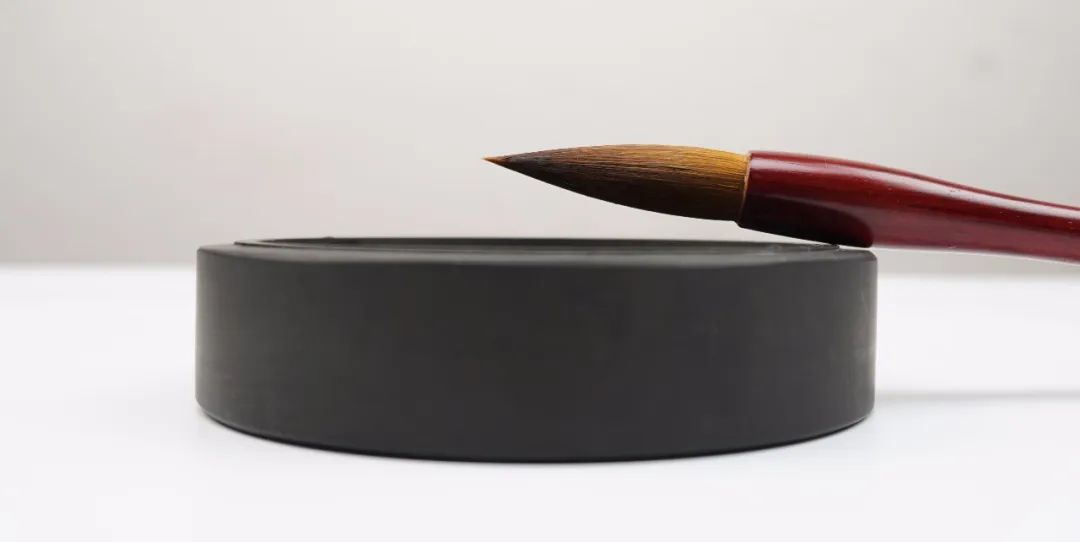 Who invented the brush and the development process of the brush iNEWS