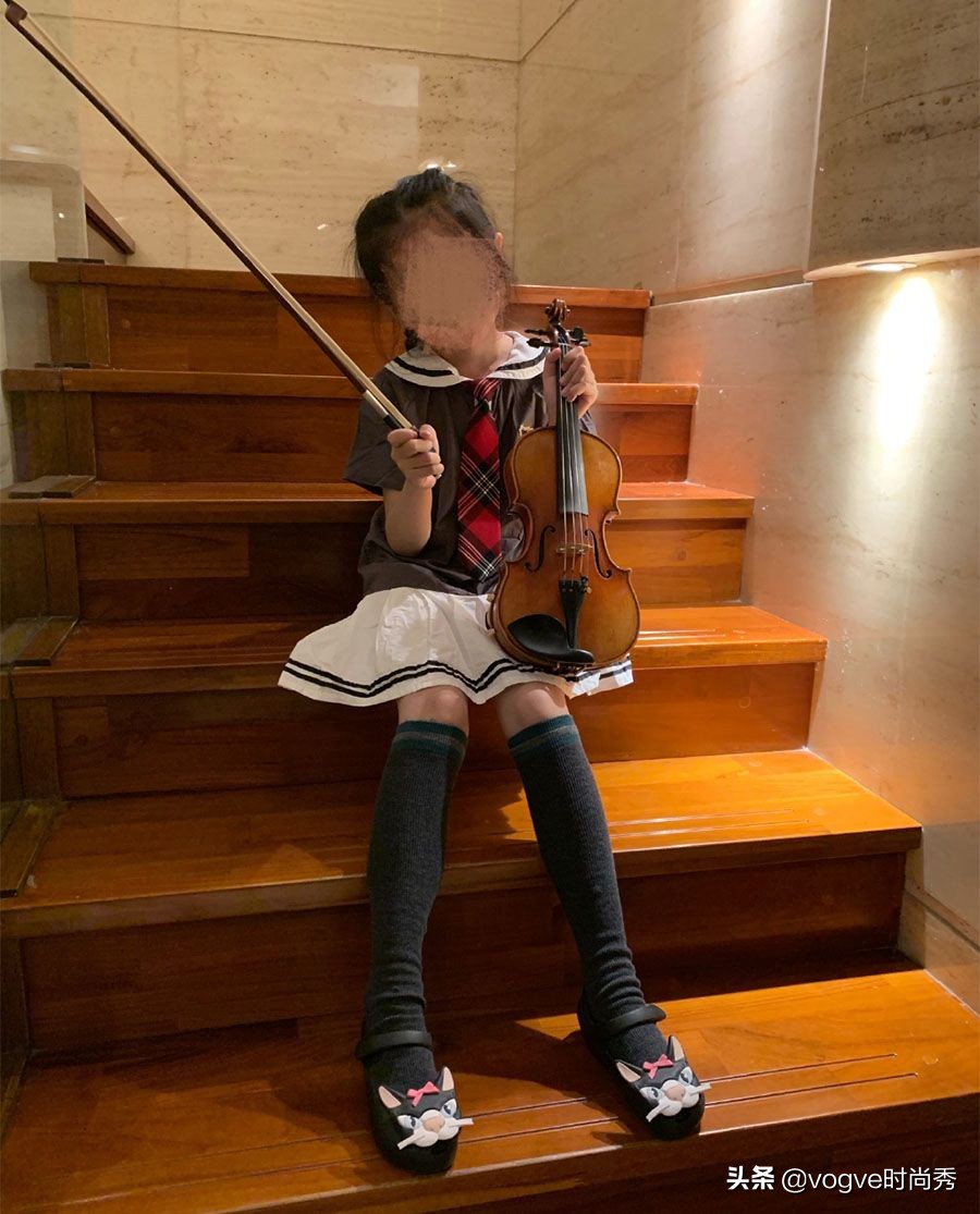 自导自演女儿吐血，谎称老师收6万红包，这位妈