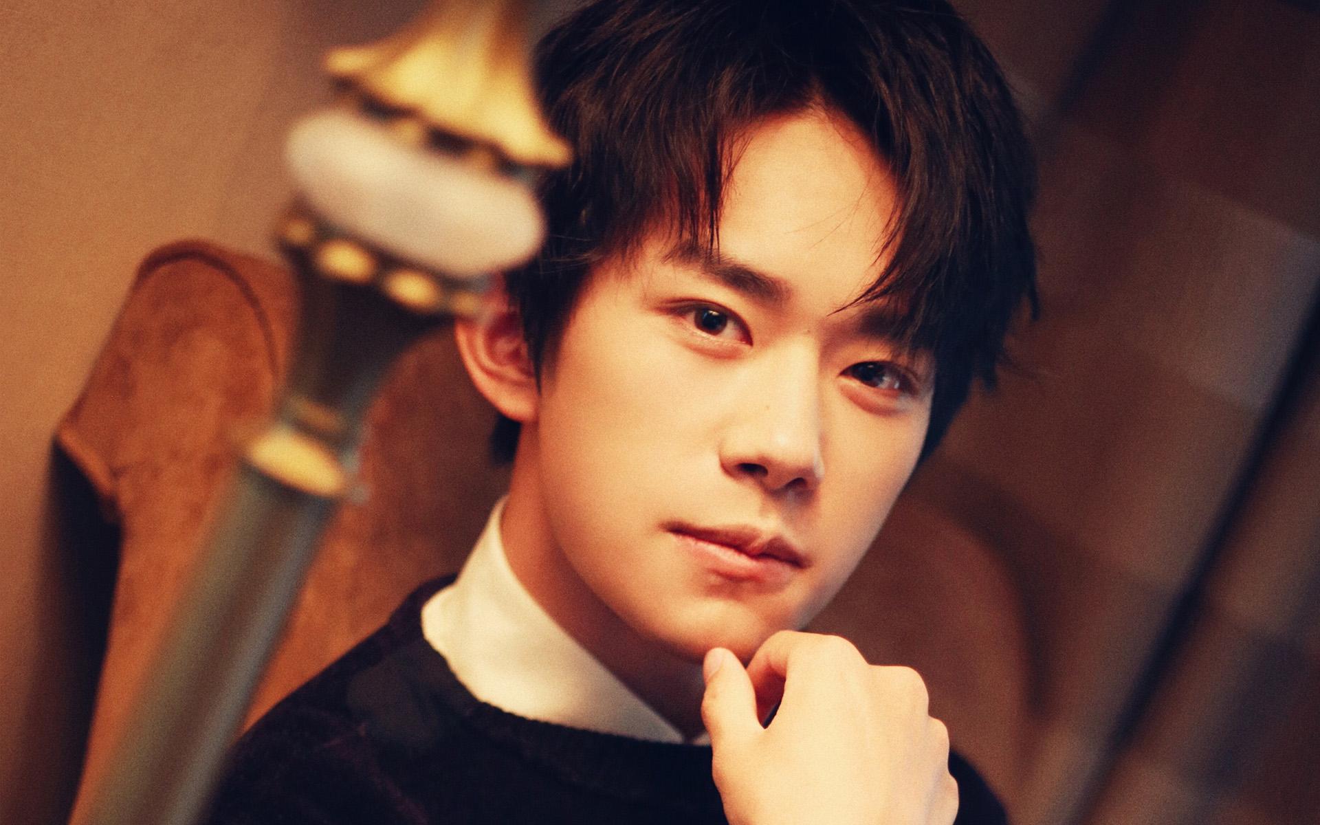 1000 royal seal ascend easy melt the magazine opens year of the title page of a thread-bound book, eyes of friend gram boy is firm and persistent, 