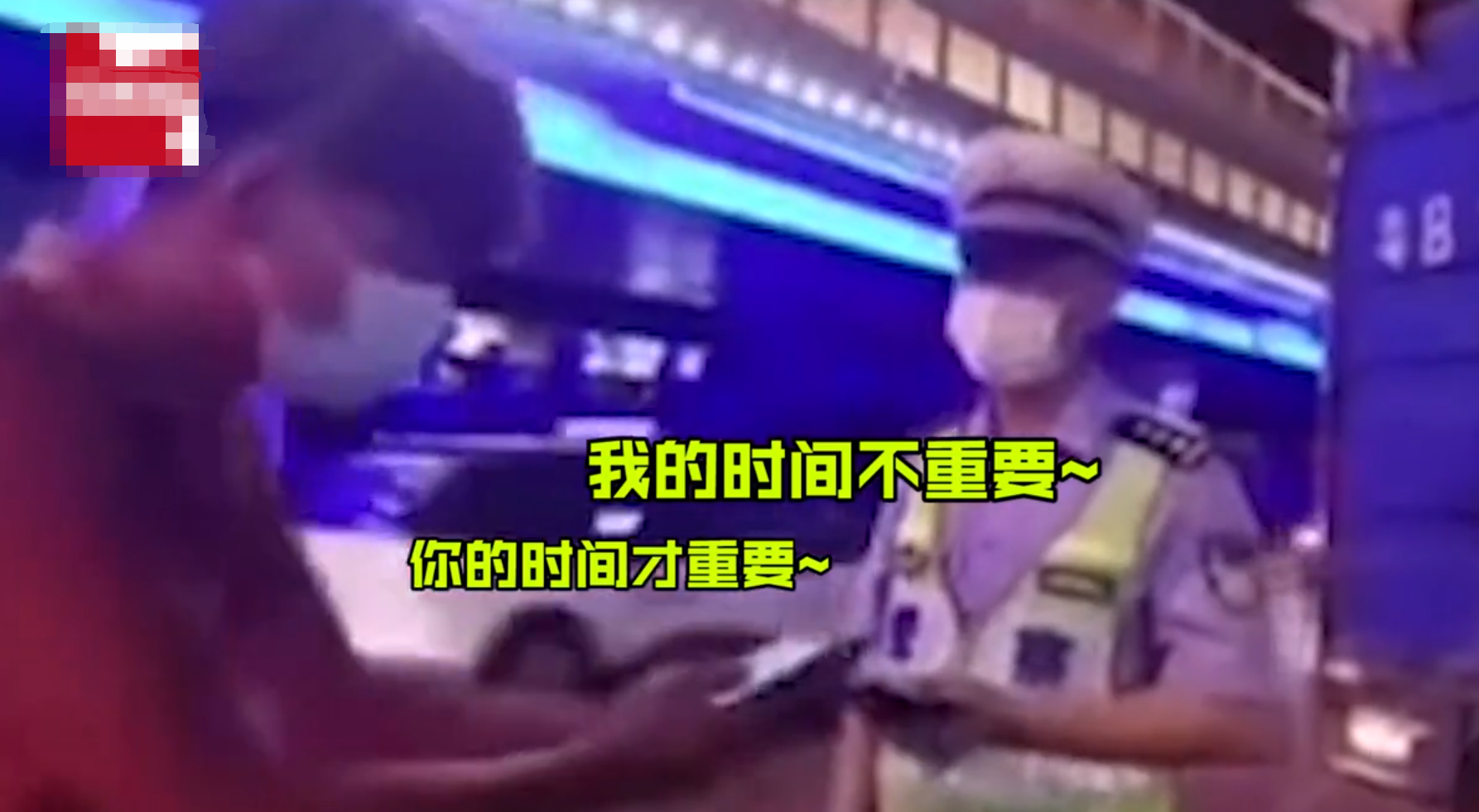 货车违法竟免于处罚，只因司机认错态度太好，金句频出逗笑交警