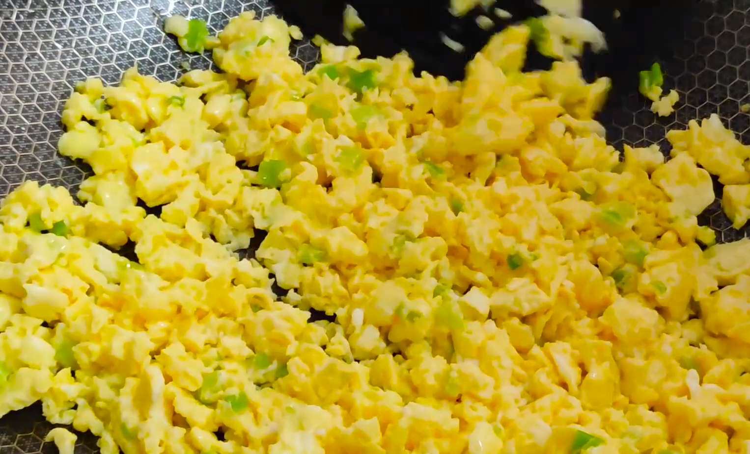 Eat more pumpkins in the fall, add 4 eggs, do not steam, boil, or fry, and eat them as soon as they are served.