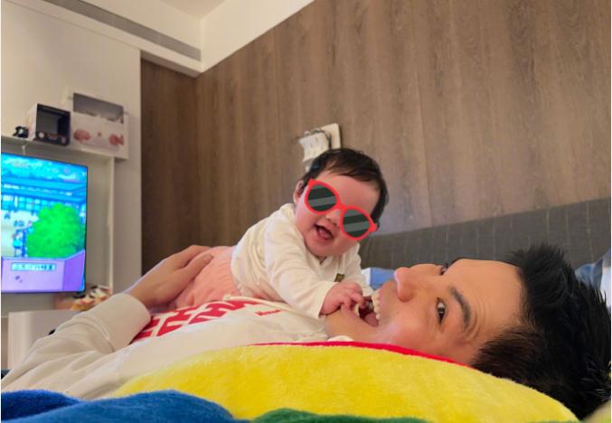 向佐想郭碧婷和女儿，发文期待她们来：太想念小可爱了