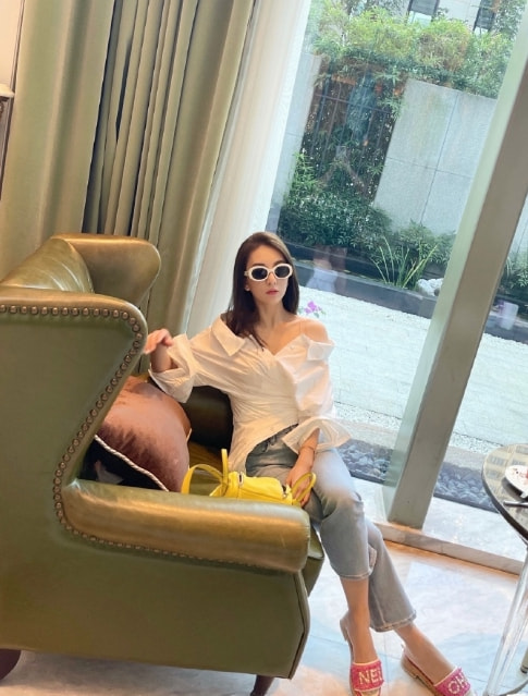 宠妻狂魔！郭富城陪老婆逛街，方媛晒夫妻俩与猫咪合照大秀恩爱