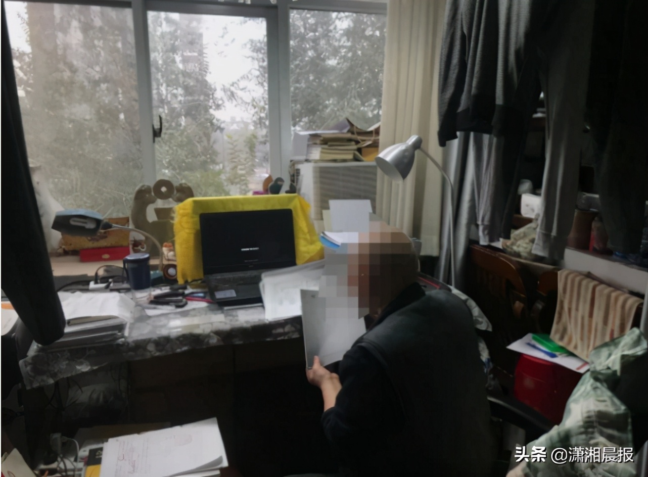 男子杀妻留下55万债务，9岁孤女被法院限制消费，外公网络发声，法学者争议“9岁老赖”案