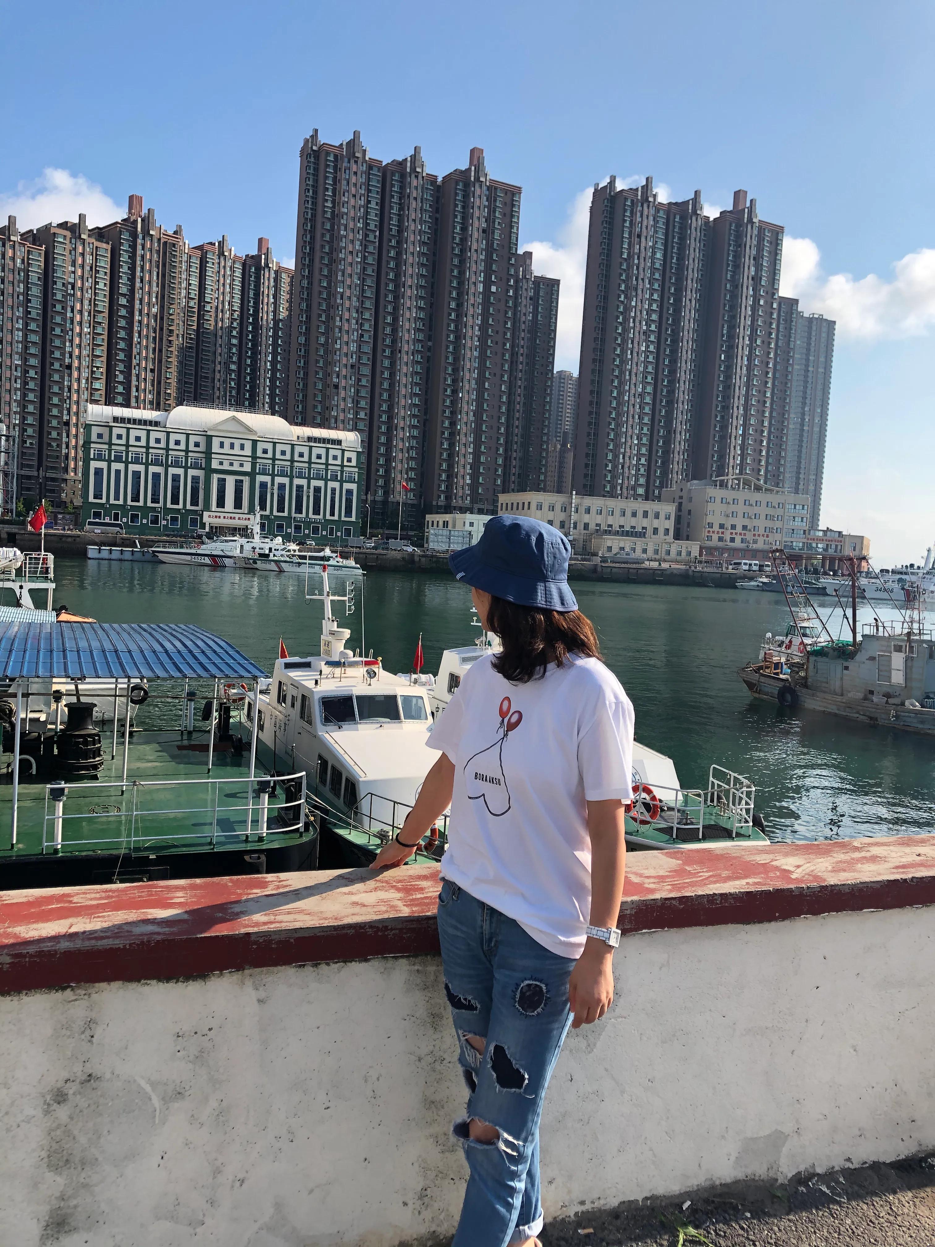 50 years old, can you still wear ripped jeans? iNEWS