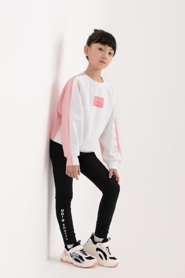 小山竹近照變化大，長高變瘦美到認不出了，打扮清新俏皮宛如仙女