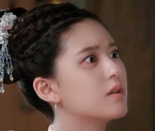 传闻中的陈芊芊：芊芊韩烁和离，雨中坐地悲痛