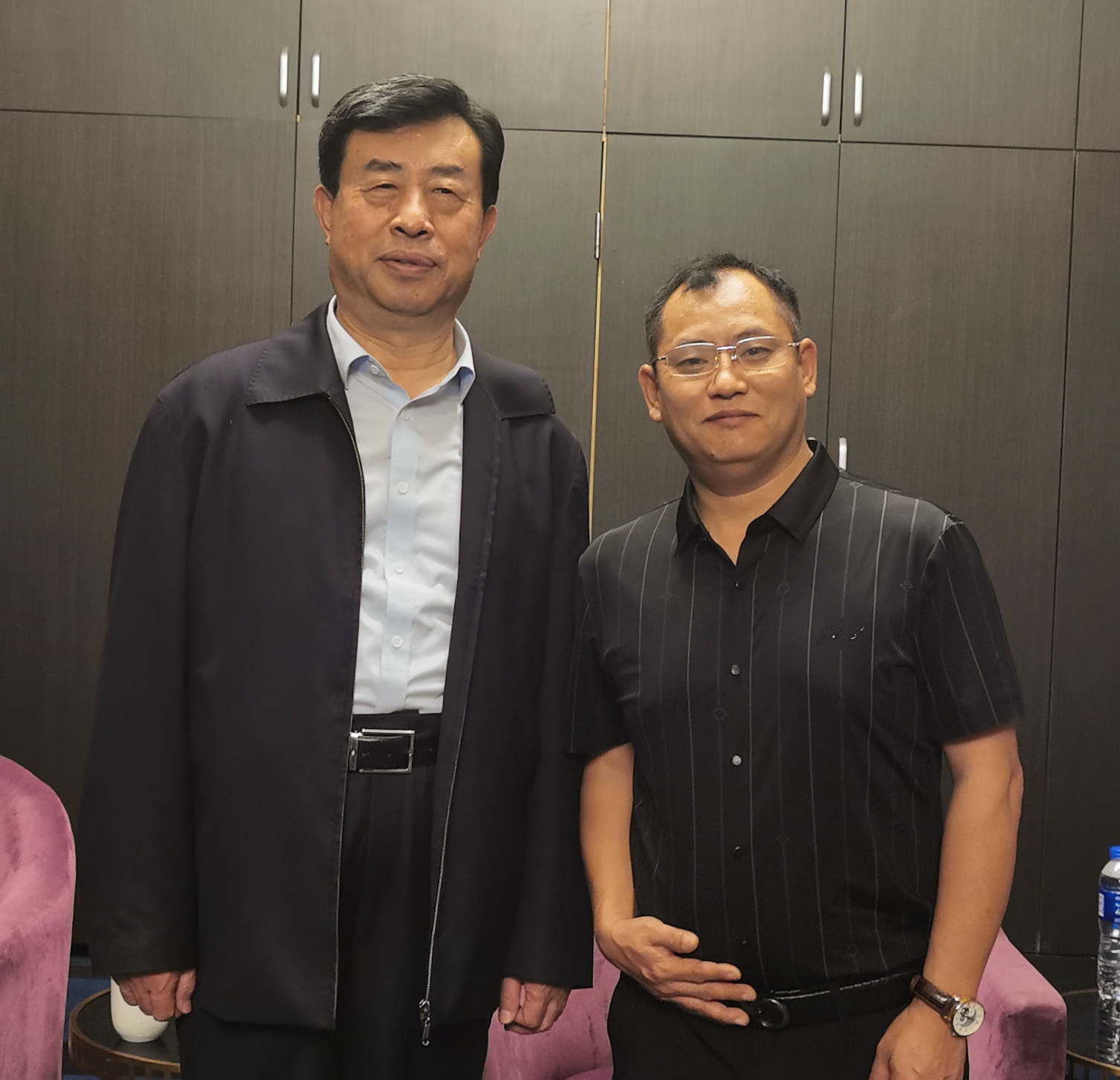 中國電影制片人協(xié)會理事長明振江在上海國際電影節(jié)會見郭天保一行