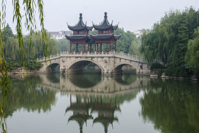 上海    “双湖”公园，内藏300年古桥，堪称上海宝藏
