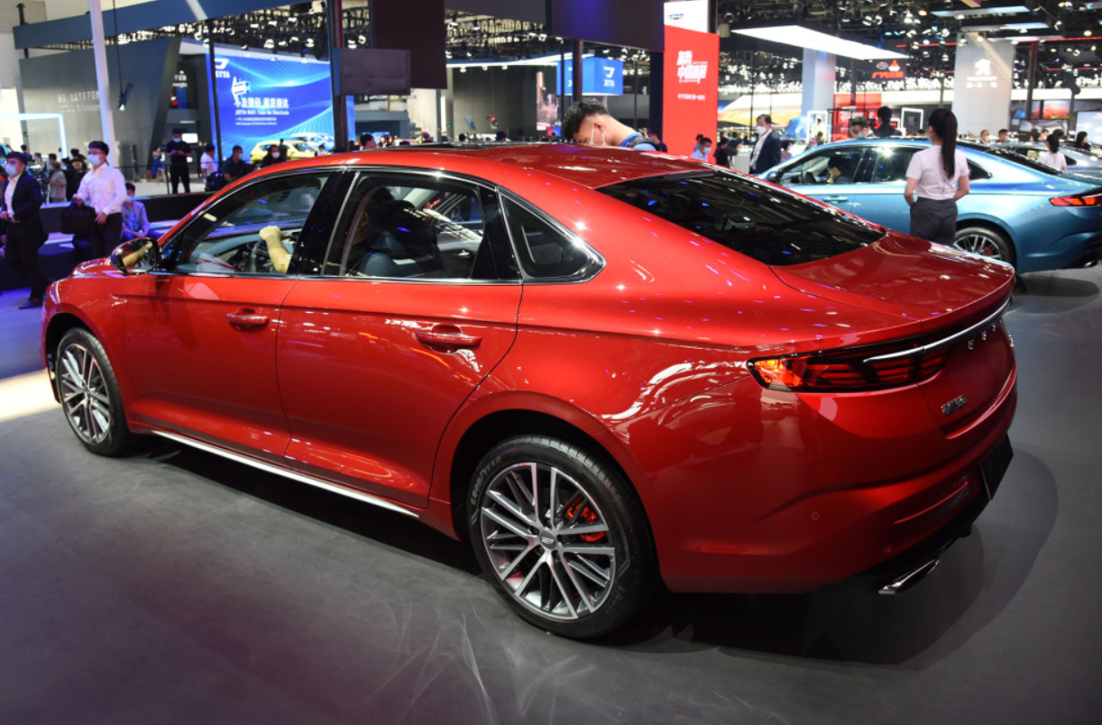 吉利又出好车，轴距2米8还有2.0T，11万多起步