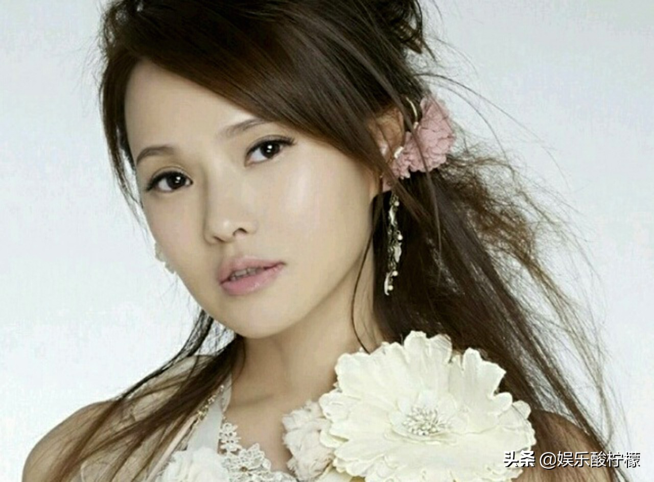 伊能静的逆袭史：被迫改名，隐恋14年，宠爱小老公，52岁再玩女团