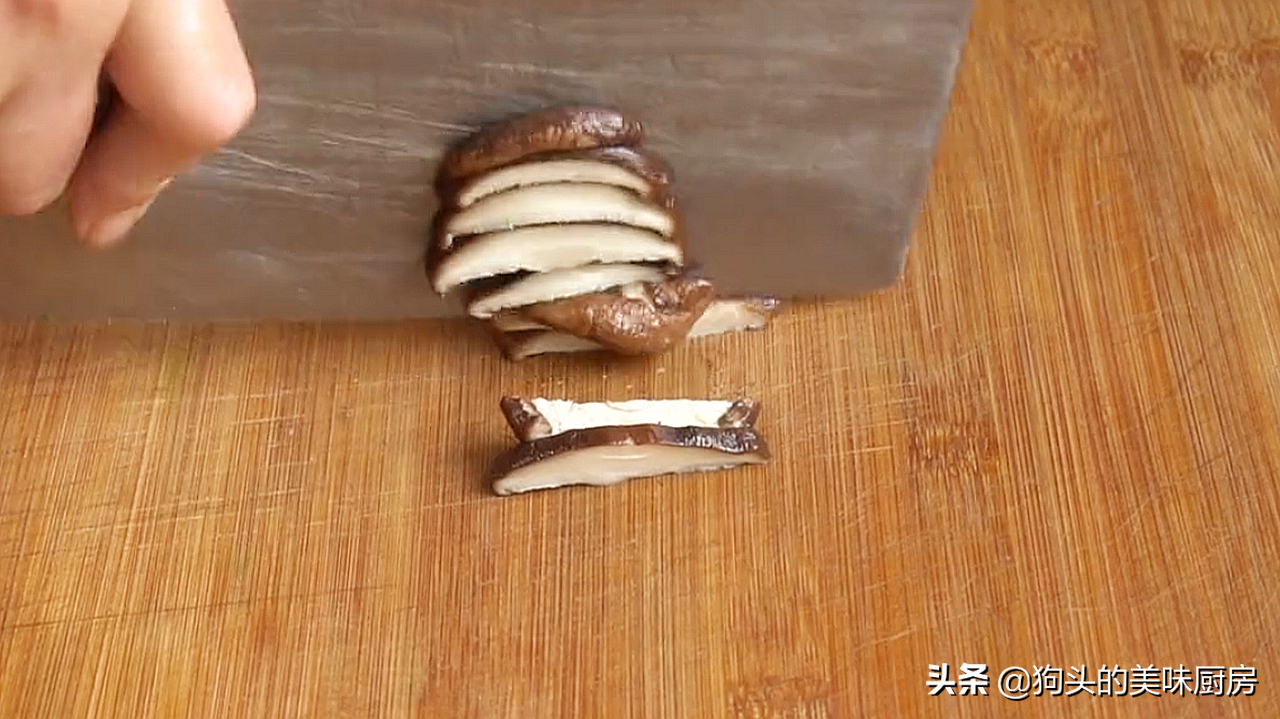 春天多吃菠菜，學會這種做法，孩子隔三差五要吃，上桌就光盤