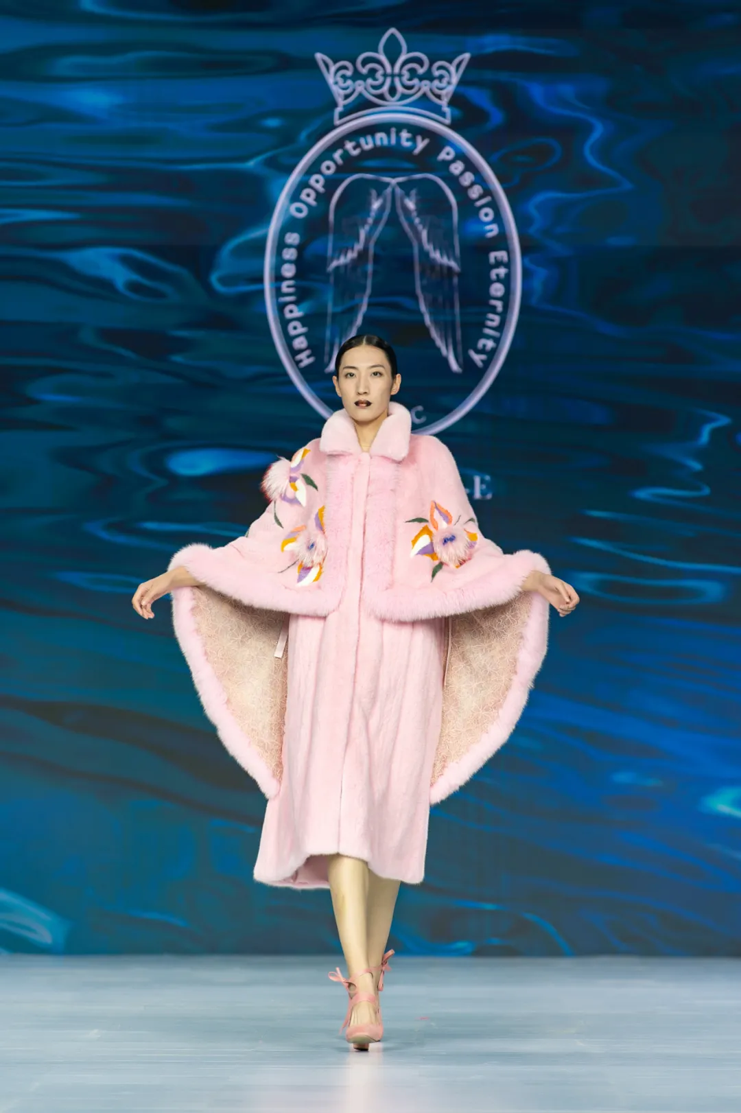 “艺无止境”——2021中国(余姚)国际裘皮时装博览会圆满闭幕