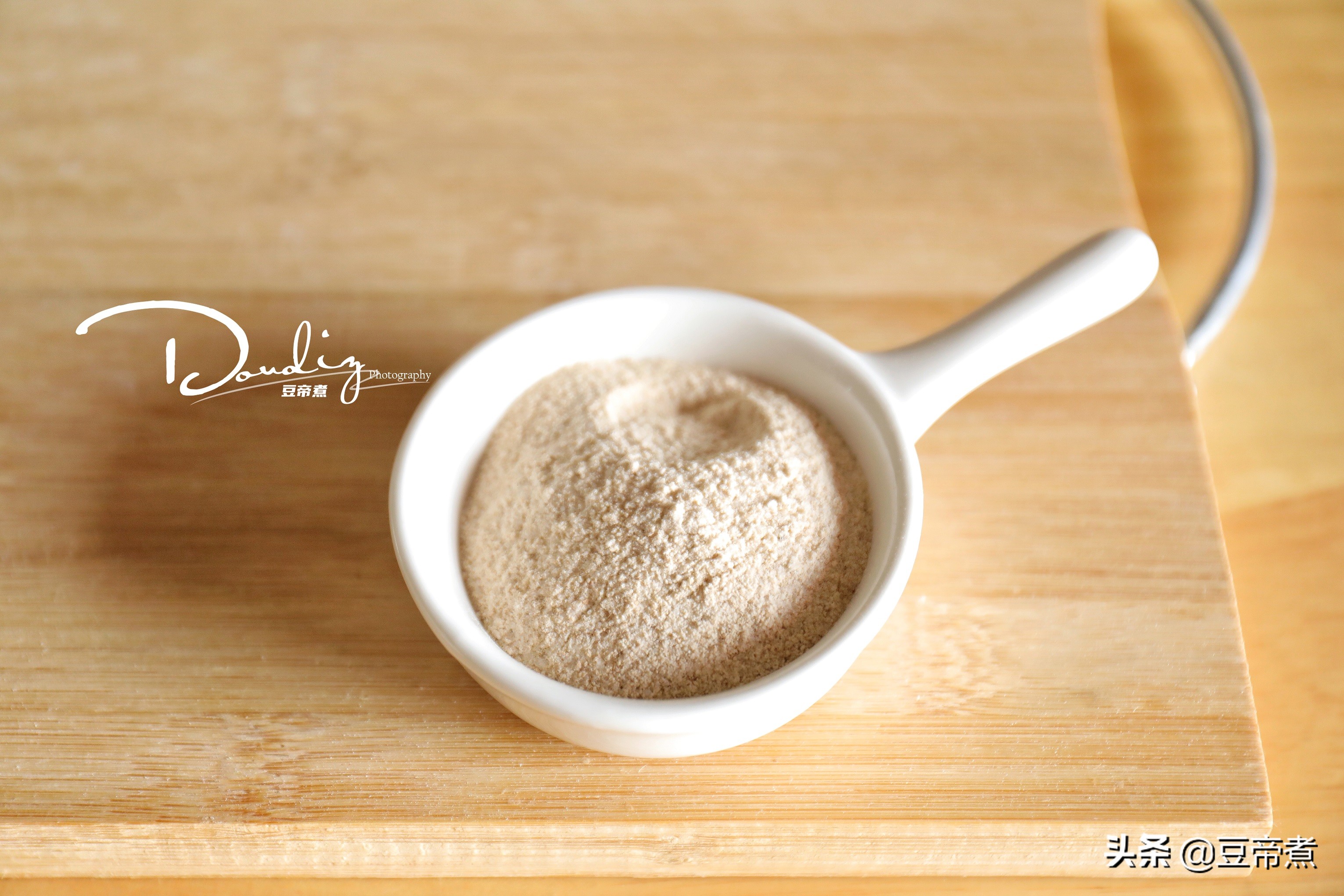 不要再做可乐鸡翅了，试试最近很流行的盐焗鸡翅，味道香口感还好