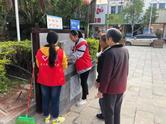宾川县爱国卫生在行动“志愿红”带动“众参与”