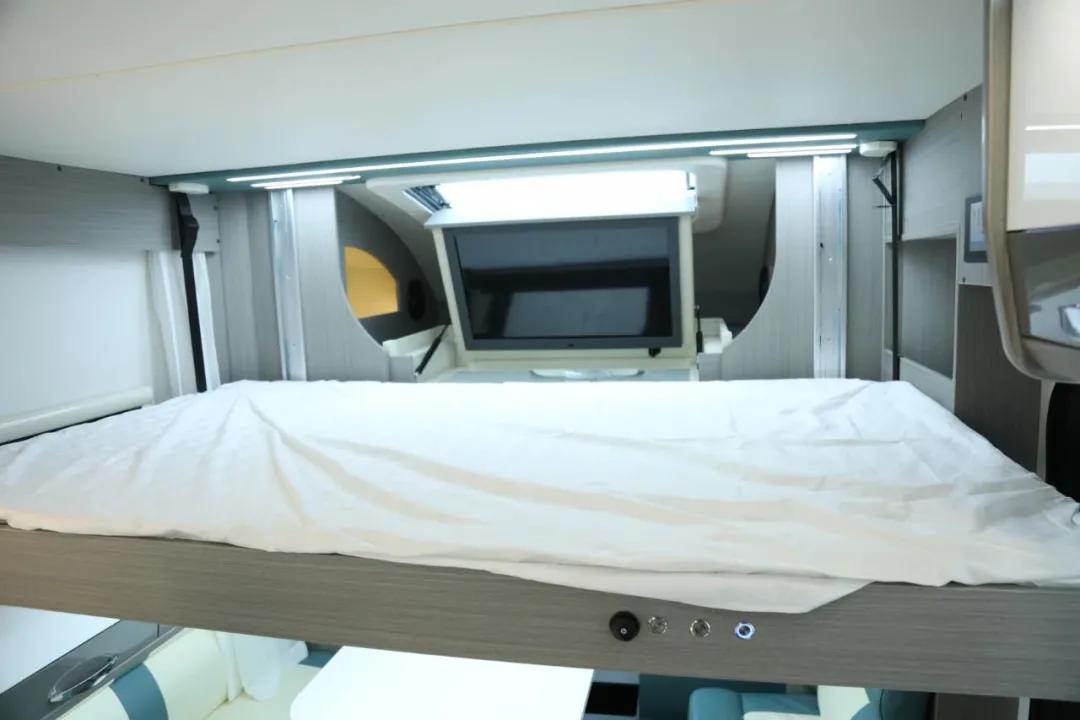 骏驰星座系列天蝎座 电动吊床 精致内饰 打造安心移动舒享空间