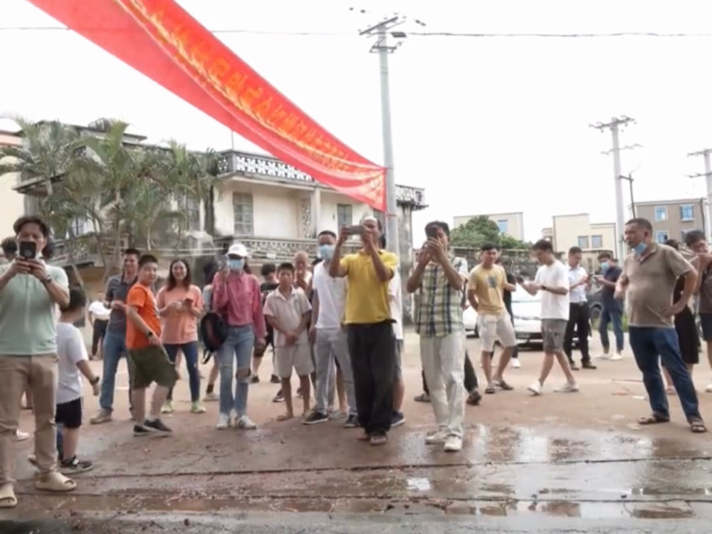 全红婵夺冠后遭教练警告：距完美差得远！全文茂连2万饭钱都得借