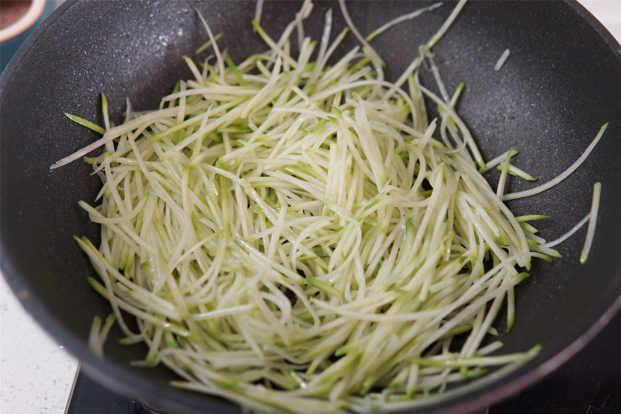 A good way for the farmer’s grandmother to pickle the radish, make it the same day and eat it on the same day, it is spicy and delicious, crunchy