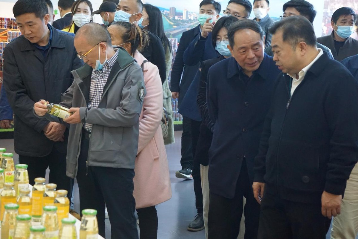 湖北首个食品安全科技展览馆在咸宁开馆揭牌