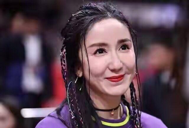 从娄艺潇到蔡明，恐怖的“硅胶脸”之下，为什