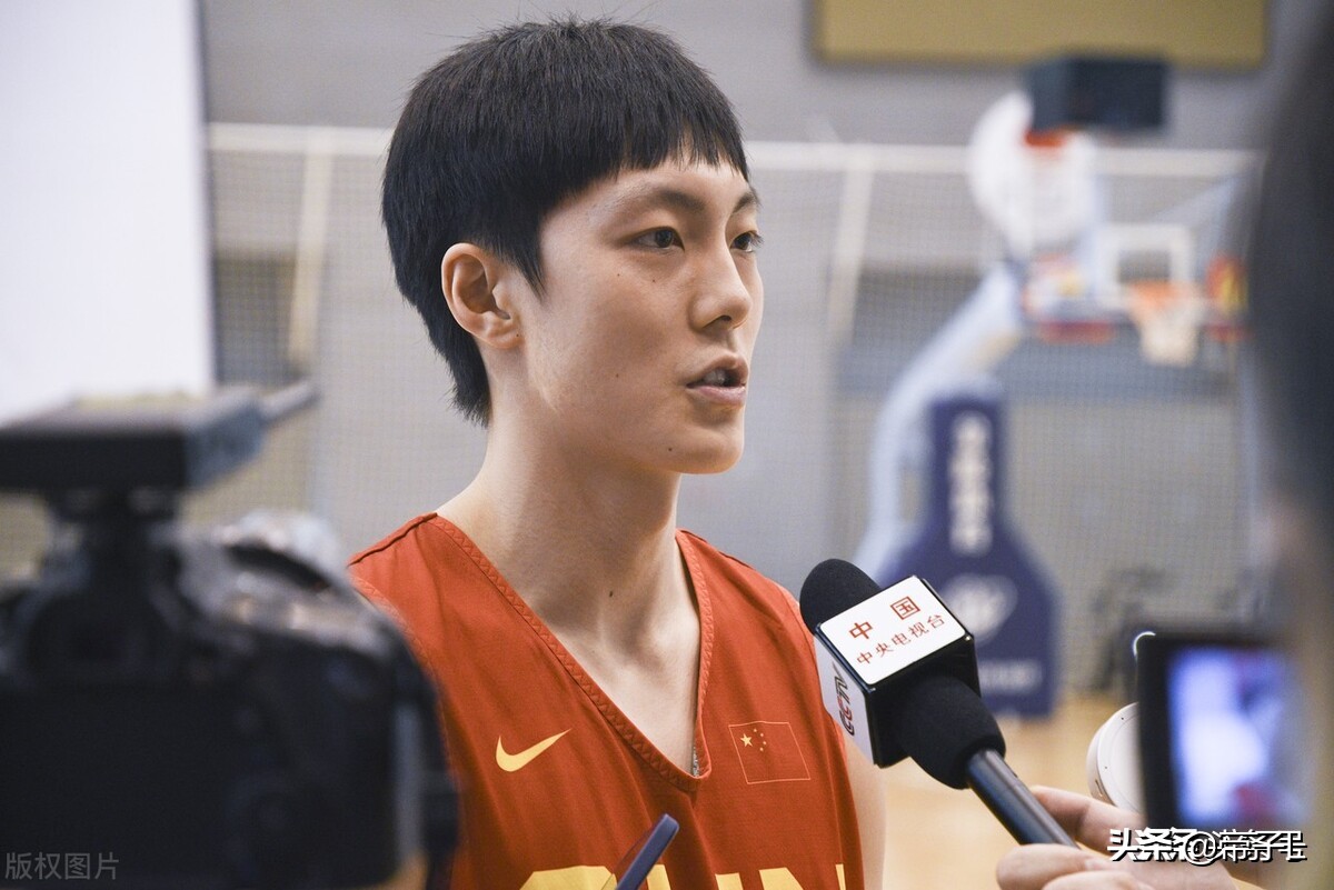 折腰。5年后成为中国男篮领军人物的五位球员