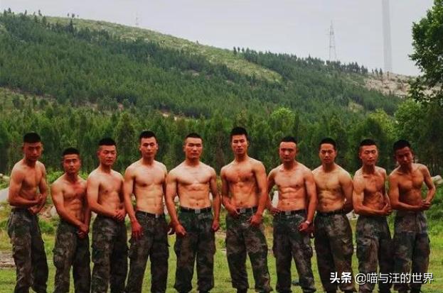 Eight pack abs is the standard equipment when you are a soldier. When ...