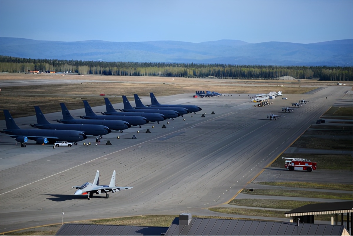 印度刚撤军，边境方向就传来噩耗！坦克翻车，士兵被直接压死